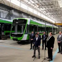 Nicușor Dan în vizită la Astra Vagoane Arad. Sursă foto: captură videoclip Astra Vagoane