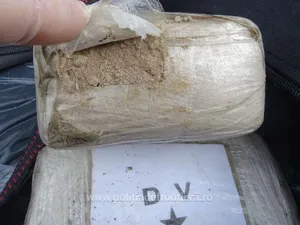 50 de kilograme de droguri confiscate de polițiștii din România. Unde erau ascunse pachetele? - Poliția de Frontiera / imagine cu rol ilustrativ