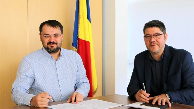 Cristian Ghinea, în 2016, semnând un ordin de transparentizare a documentelor gestionate de ministerul Fondurilor Europene Foto: Blog Cristian Ghinea