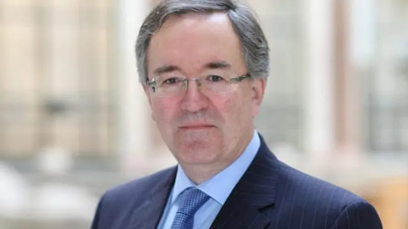 Ambasadorul britanic Andrew Noble