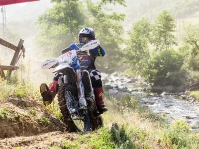 A început Romaniacs 2025, cel mai dificil raliu hard enduro din lume. Cine e lider după prima zi? - Foto: Facebook / Red Bull Romaniacs