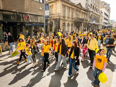 Peste 1.000 de părinți și copii sunt așteptați duminică, 26 iulie, la un flashmob pe Calea Victoriei Foto: Big Little Festival