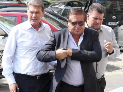 Miliardarul român se însoară, cu o zi înainte să împlinească 72 de ani. Viitoarea soție, în prim-plan