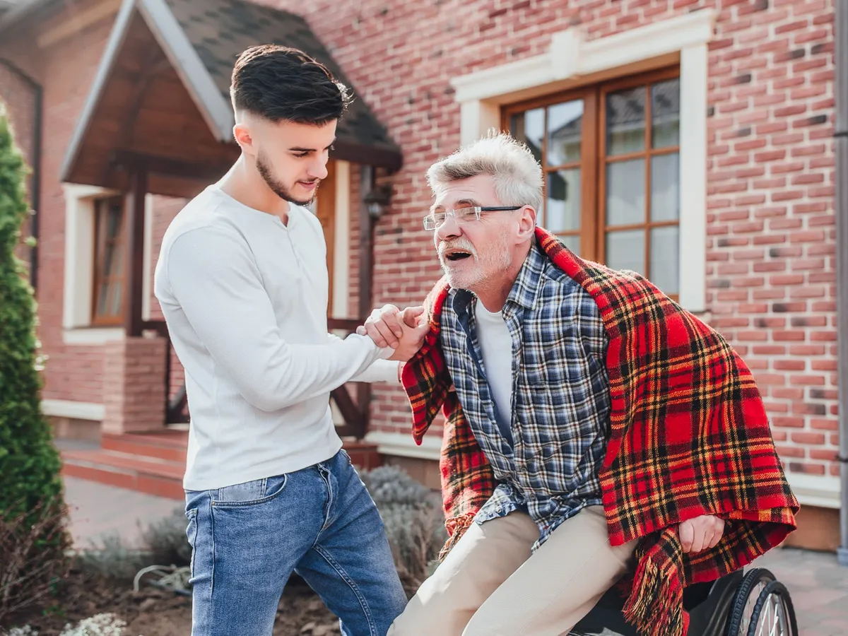 Care români primesc vechime la pensie dacă îngrijesc vârstnici, fără să fie rude? Une trăiesc? În ce condiții?