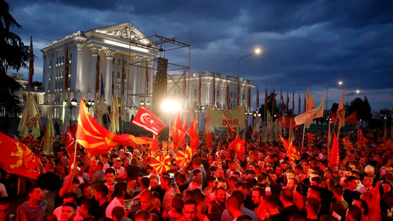 Zeci de mii de oameni au manifestat în Macedonia de Nord. Opoziția cere alegeri anticipate. / Foto: goshennews.com