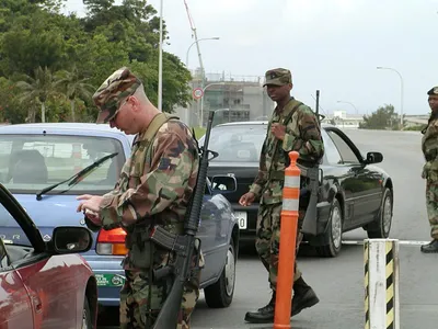 Intrarea în baza militară din Japonia - Foto: Profimedia Images (imagine cu rol ilustrativ)