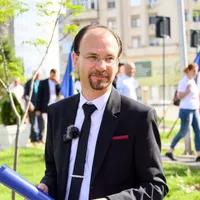 Mare surpriză la Ploieşti. Independentul Mihail Poliţeanu, activist civic, a câştigat Primăria - Foto: Facebook/Mihai Poliţeanu