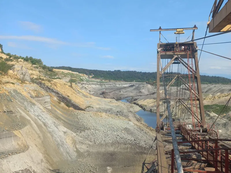 De teama unui nou „episod Praid”, munca a fost oprită la Rovinari. Excavatorul e instabil de la ploi - Foto: Fb (Imagine cu rol ilustrativ)