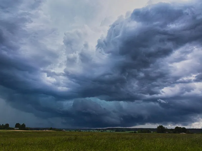 Județul din România care se află sub cod roșu de furtuni violente. Ce au transmis meteorologii? - Foto: Observator / imagine rol ilustrativ