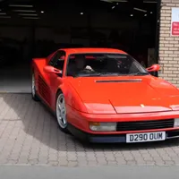 Sacrilegiu! Un YouTuber a înlocuit motorul unui Ferrari Testarossa cu unul electric de Tesla - Foto: captură video