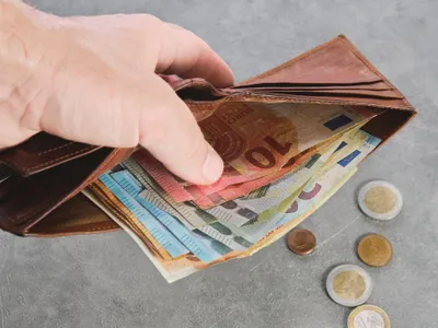 Curs BNR, 29 mai. Moneda euro se apreciază puţin, tot sub noul prag psihologic, de 5.10 lei - Foto: Freepik/ededchechine