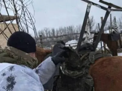 VIDEO Calul cu internet prin satelit, „arma” improvizată a soldatului rus pe frontul ucrainean. „Acesta este designul, funcționează”