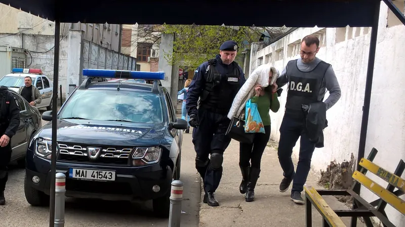 Poliţiştii au depistat, în ultimele 24 de ore, 15 persoane urmărite naţional sau internaţional  - Foto: INQUAM PHOTOS / Ovidiu Iordachi