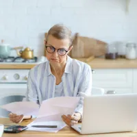 Pensionară la pensie - Foto: Freepik