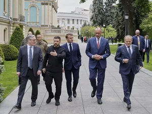 Friedrich Merz, Emmanuel Macron, Volodimir Zelenski, Keir Starmer și Donald Tusk, în incinta Palatului Marinski, la Reuniunea de la Kiev - Foto: Profimedia Images