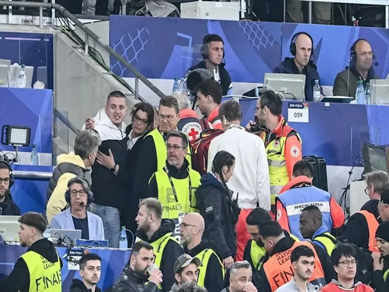 Finală mortală, în Liga Națiunilor. Un bărbat a căzut de la mare înălțime pe stadion și a decedat - Foto: X / News.ro