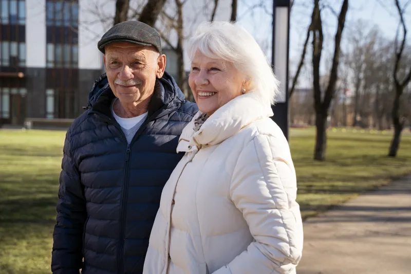 Pensionari &icirc;n parc - Foto: Magnific