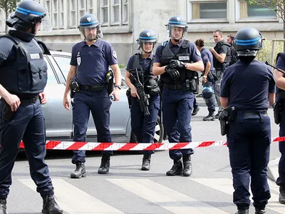 Poliția franceză a ucis un bărbat care i-a atacat cu un cuțit în gara din Paris/FOTO: RT.com