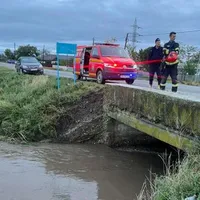 Aproape de tragedie. Un baraj din Vaslui este gata să se reverse peste casele localnicilor - Foto: ISU Vaslui