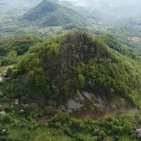 Misterele muntelui cu formă de piramidă din România de unde s-au extras tone de aur - Foto: Captură video/ Imagine cu caracter ilustrativ