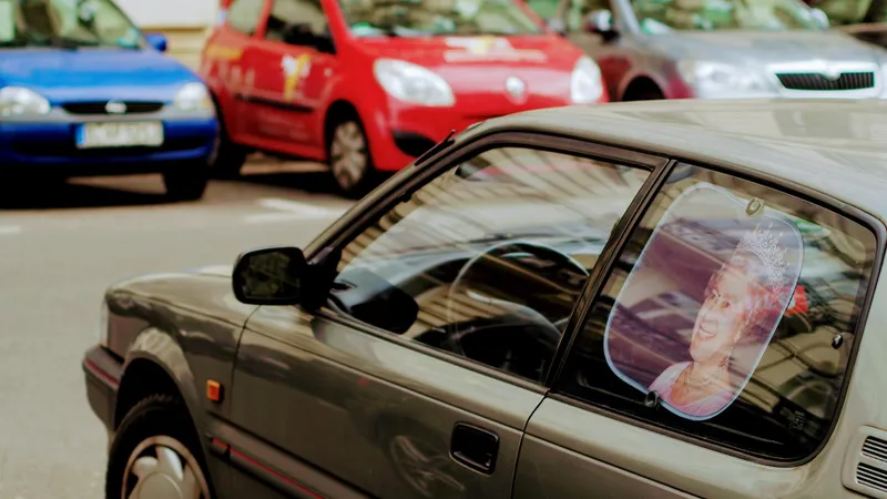 Cum afli vârsta reală a mașinii second hand pe care o cumperi? Trebuie doar să te uiți la parbriz! - Foto: Pexels / James Mahne