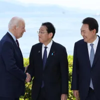 Joe Biden a propus o viitoare întâlnire cu premierul nipon Fumio Kishida şi pe preşedintele sud-coreean Yoon Suk Yeol la Washington - Foto: Profimedia Images