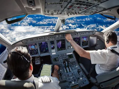 „Proiectul Icarus”. Un pilot este acuzat că a zburat 17 ani fără licență, timp în care a operat peste 900 de zboruri