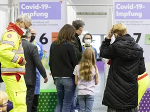 Austriecii care vor refuza să se vaccineze anti-COVID, amendaţi cu până la 3.600 de euro. / Foto: time.com