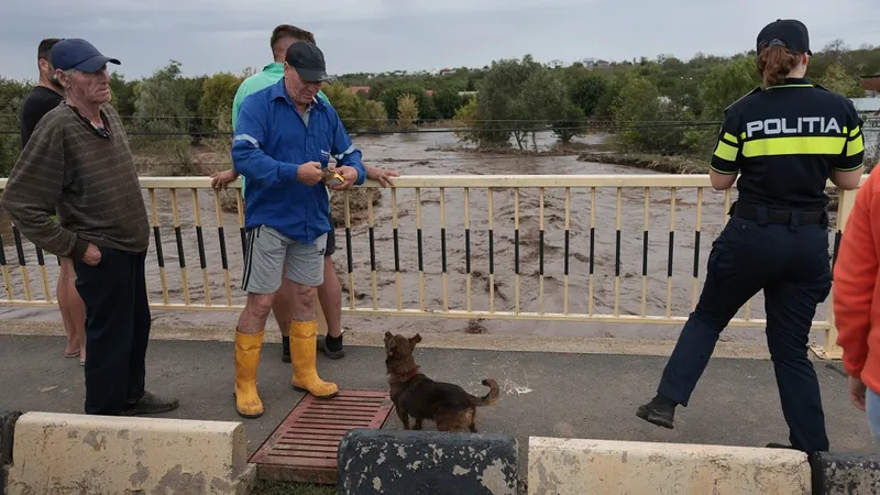 Pregătiri de EVACUARE în județul Galați. ”Ciclonul Ashley va mătura România de la vest la est” - FOTO: INQUAM PHOTOS/ George Călin (rol ilustrativ)