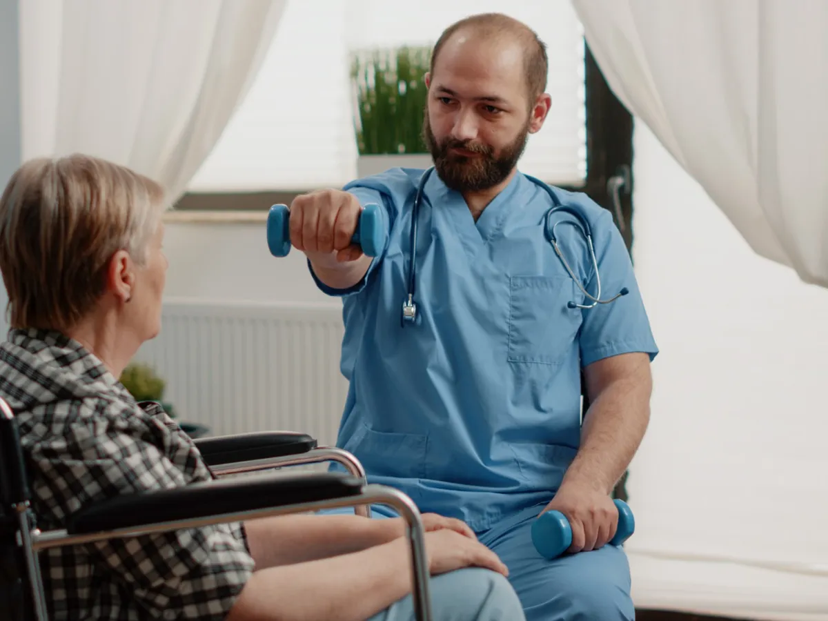 Persoană cu handicap la doctor - Foto: Freepik (Imagine cu rol ilustrativ)