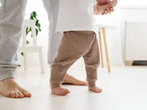 Trucul prin care îți înveți bebelușul să meargă. Un fizioterapeut dezvăluie metoda banală - Foto: Freepik (Imagine cu rol ilustrativ)