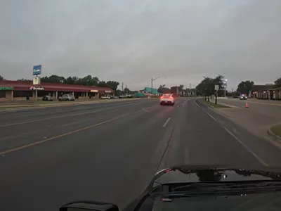 Tesla Robotaxi, pericol public? Frânează aiurea, intră pe contrasens. NHTS cere explicații - Foto: captură video