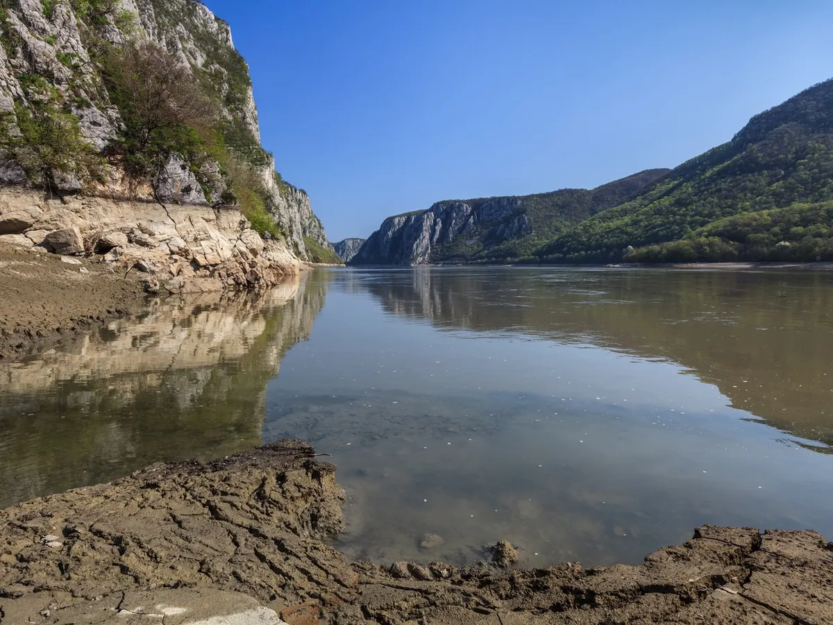 Dunărea scade cu 6 cm în Silistra. Nivelul fluviului continuă să coboare