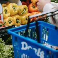 Până când va fi prelungită plafonarea preţurilor alimentelor. Ce produse vor fi adăugate pe listă - Foto: Pexels/Michael Burrows - imagine u caracter ilustrativ