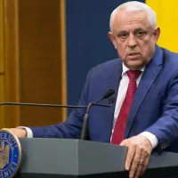 Petre Daea, ministrul Agriculturii: Dintr-un camion de lăcuste nu poţi să faci o lingură de făină - Foto: gov.ro