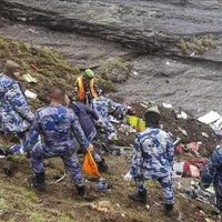 Nepal a recuperat 21 de cadavre de la locul accidentului aviatic/foto: anadolu