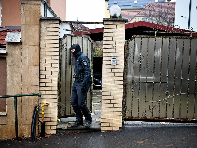 Imagini de la perchizițiile caselor lui Bogdan Peșchir din Brașov - Foto INQUAM PHOTOS/ Alex Nicodim