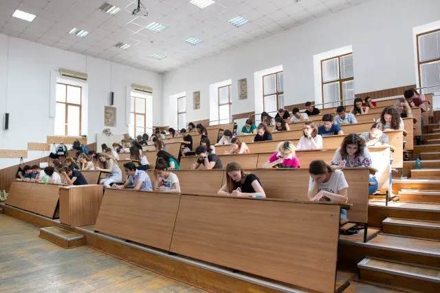 Emoţii maxime pentru mii de candidaţi: admiterea la UMF, în 85 de săli de la patru universităţi/FOTO: ziaruldeiasi.ro