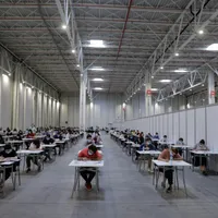 Efect secundar al Covid 19: crește febra digitalizării școlilor. Foto Inquam Photos/George Călin