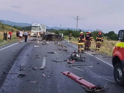 Un șofer de 19 ani a intrat în plin într-un TIR de pe contrasens pe DN6. Și-a pierdut viața. / Foto: news.ro