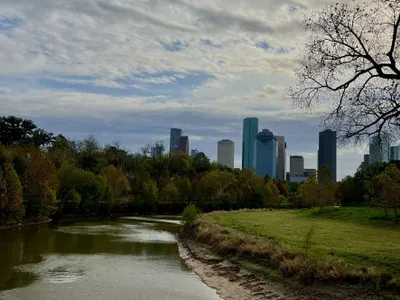 „Houston, avem o problemă”. Descoperirea a 24 de cadavre în mlaștinile metropolei alimentează temerile legate de un criminal în serie