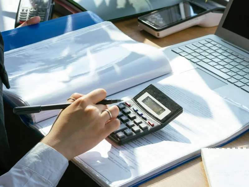 ANAF verifică firmele care deduc cheltuieli în interesul personal al asociaților - Foto: Pexels/Mikhail Nilov