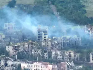 Forțele ruse „eliberează” Dotețk-ul prin distrugerea completă a blocurilor de locuințe/FOTO: Twitter/Militarylandnet