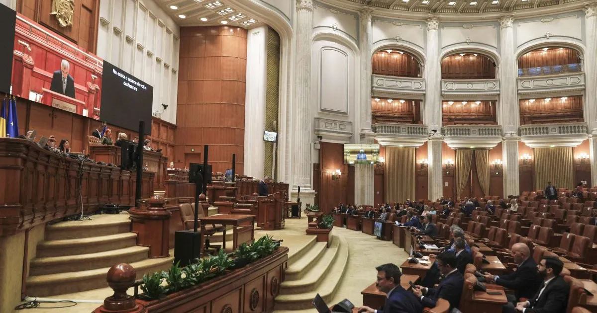 Numărul parlamentarilor ar putea să scadă cu 10%. Nimeni nu ţine cont de referendumul pentru 300 • Newsweek România