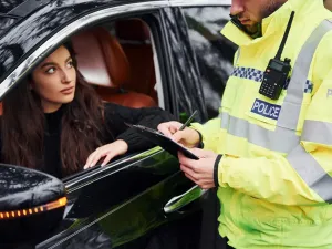 Ești șofer, ai rămas fără permis și vrei să-ți reduci perioada de suspendare? S-a schimbat legea - Foto: Freepik (Imagine cu rol ilustrativ)