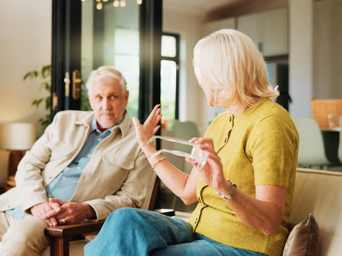 Pensionari la pensie, în casă - Foto: Freepik