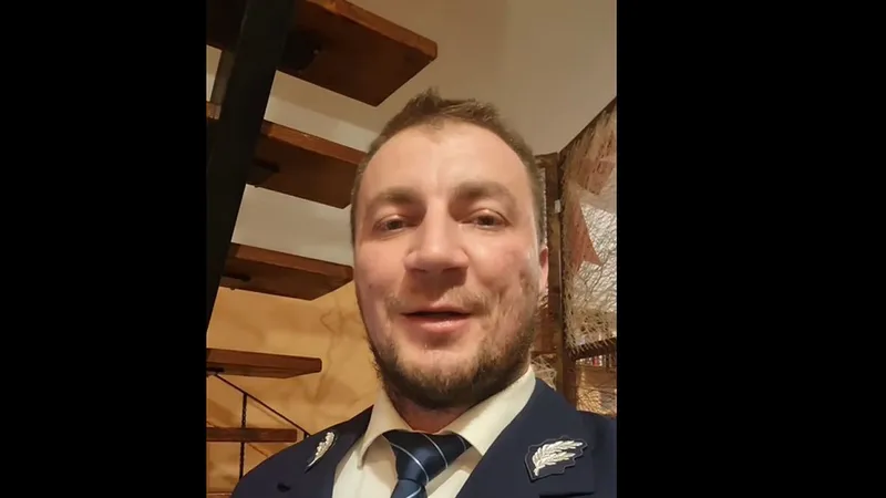VIDEO Poliţistul Marian Godină îi cere demisia ministrului Afacerilor Interne, Lucian Bode - Foto: Facebook/Marian Godină