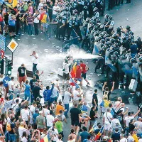 sute  de persoane au avut nevoie de asistență medicală din cauza gazelor inhalate - Foto: Inquam Photos/ Adrian Neagoe