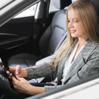 Când va fi introdus carnetul de șofer digital? În curând vei arăta polițistului telefonul la control - Foto: Freepik