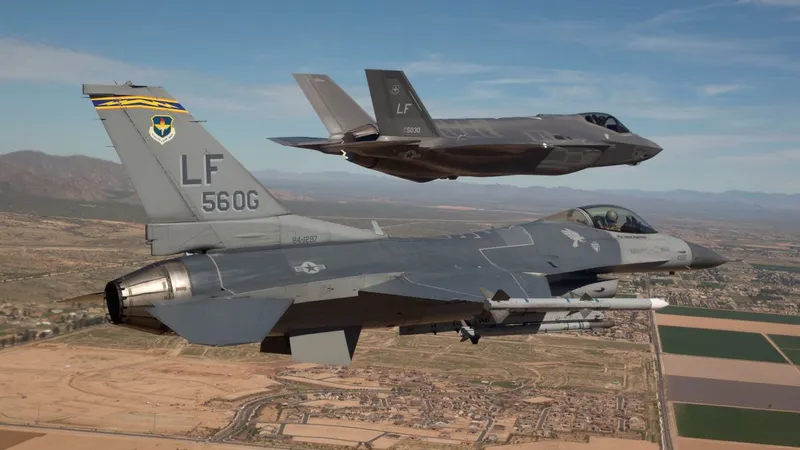 F-16 și F-35, exerciții - Foto: U.S. AirForce